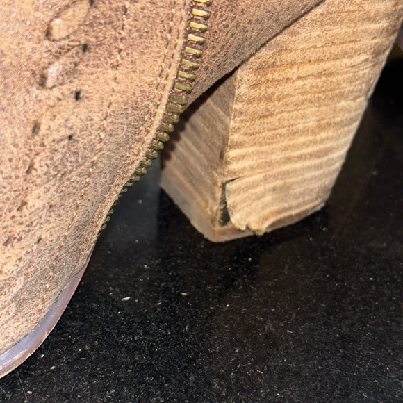 Daisy Fuentes distressed brown faux leather ankle booties - Picture 7 of 11